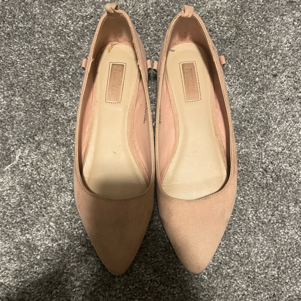 Point toe mauve flat